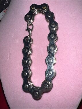 Biker Chain Link Bracelet in Shiny Silver Color 9”. (J0061)